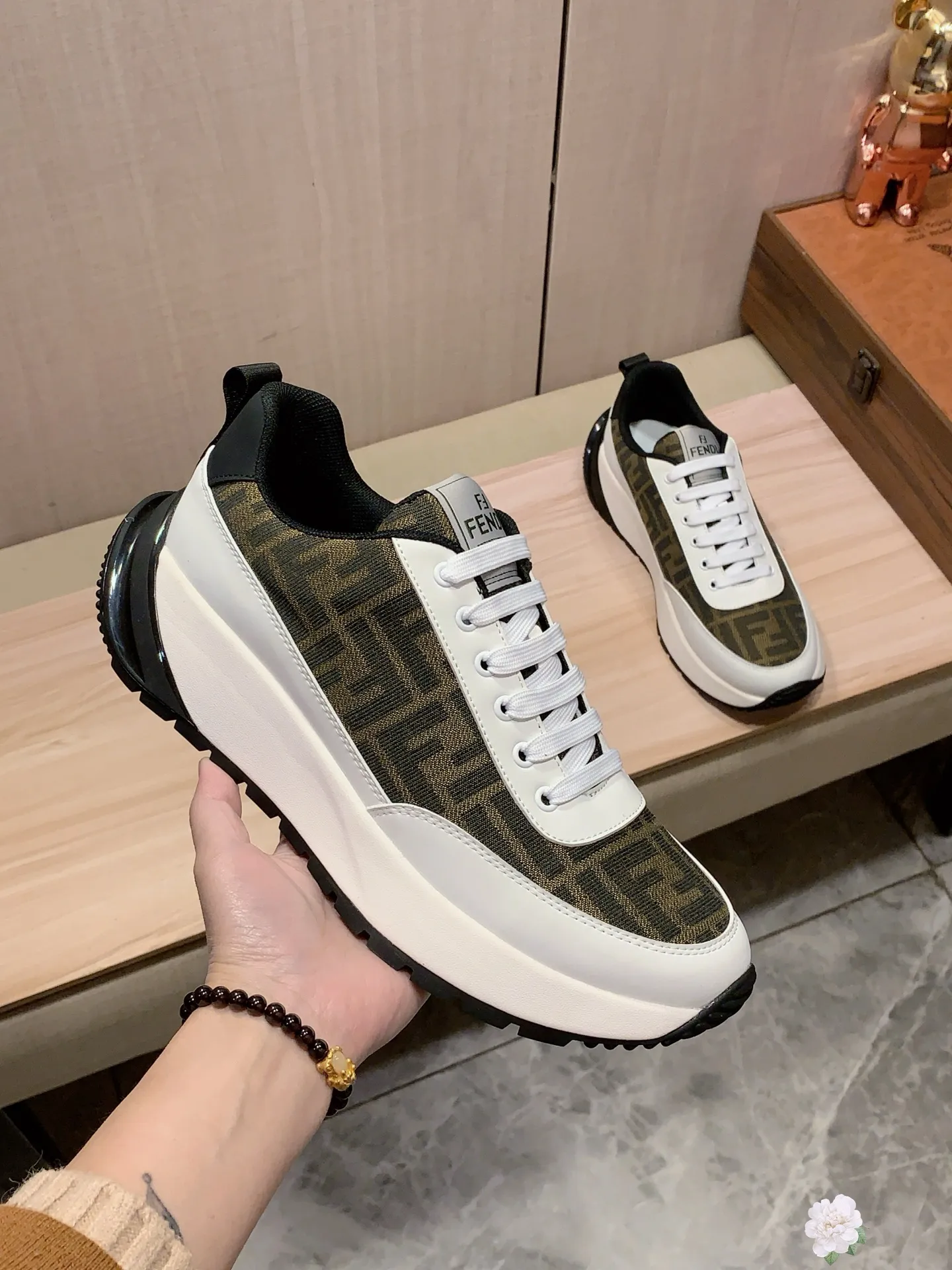 Men's men's shoes💰460💰💰🎩🎩[Lightning][Lightning] "FENDI*" The latest and most popular casual shoes, top brand [Seduce] luxury~purchase, top~quality. [Strong] The upper is made of imported breathable cowhide with material ➕ breathable sheepskin feet (•) and fine workmanship. The original stylish and stylish soft rubber wear-resistant and non-slip outsole is light and comfortable on the feet. The real thing looks better when photographed. 305: code: 38-44, 2️⃣ colors selected